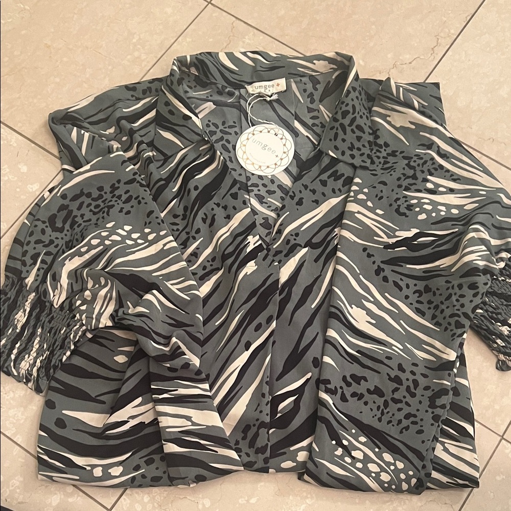 Umgee Monochrome Animal Print Top
